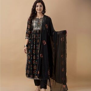 Womens 3 piece kurta set